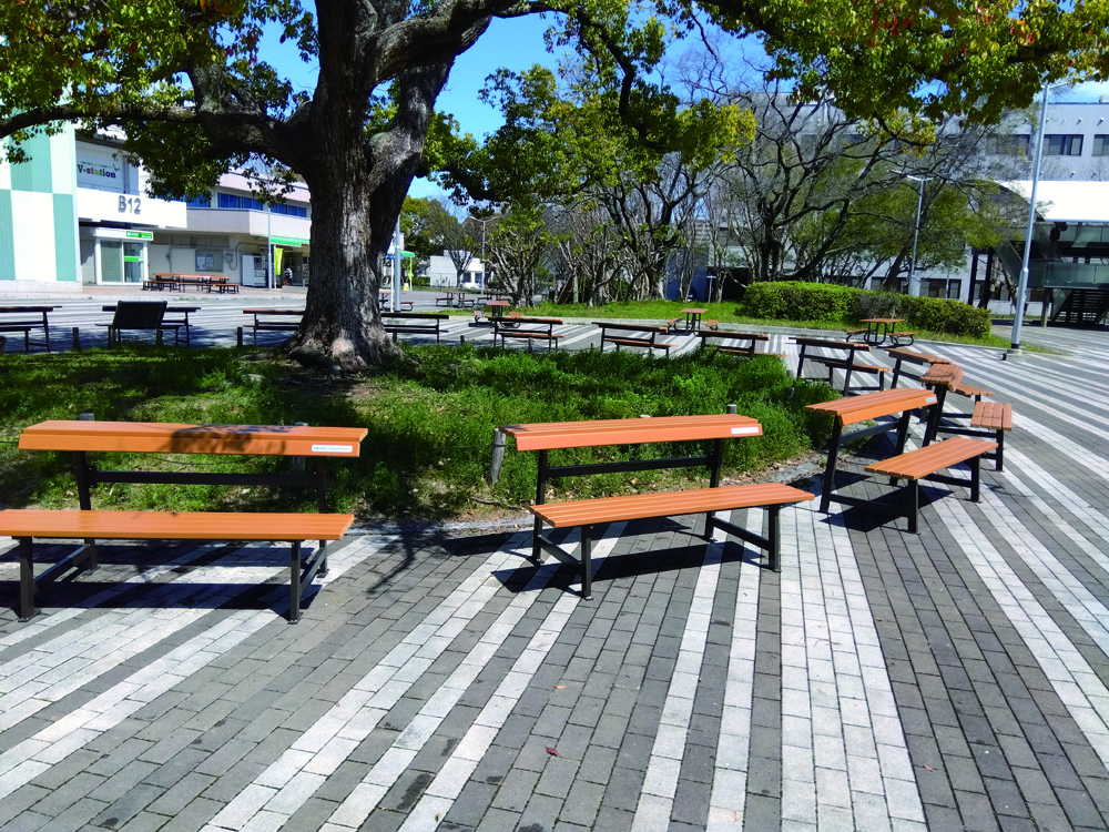 キャンパスベンチ